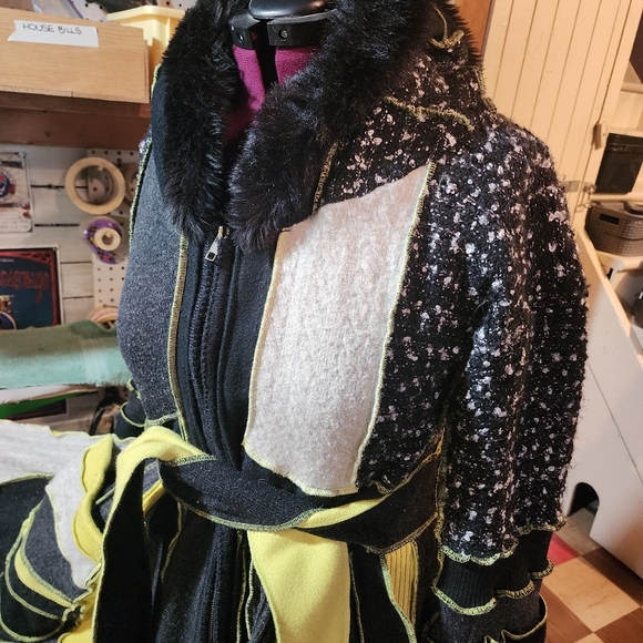 KATWISE (inspired coat) - Picture 2 of 11